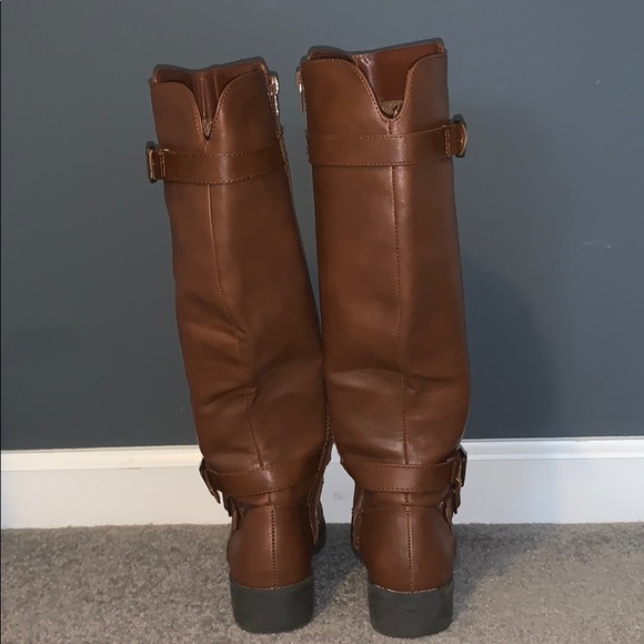 brown boots - Picture 3 of 4